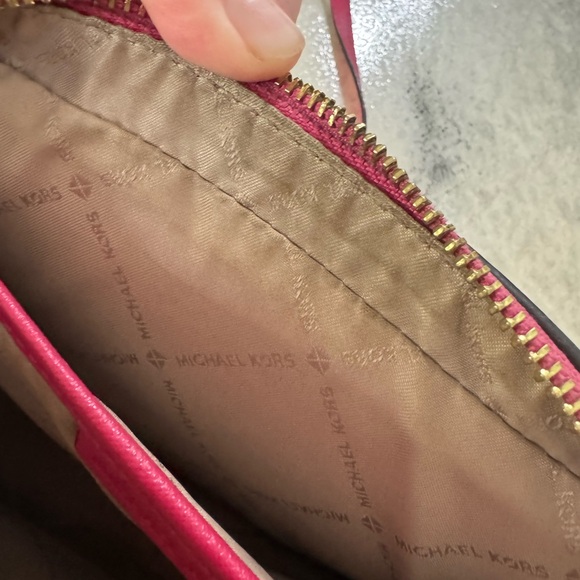 Michael Kors hot pink jet set crossbody and wallet set - Picture 5 of 7